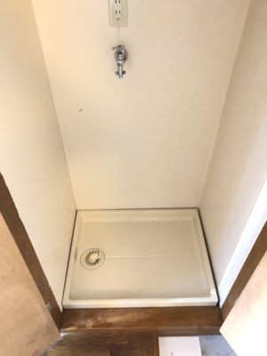 【設備】 | グリーンハウス弥栄 | 扉付きの洗濯機置場です