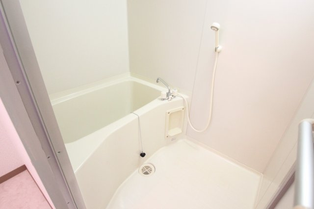 ファミール金岡の浴室