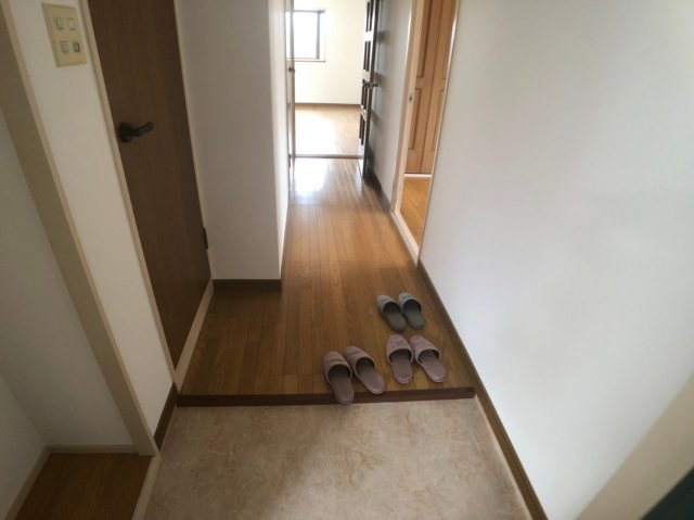 ファミール金岡の玄関