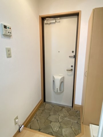 アヴァンス翼の玄関