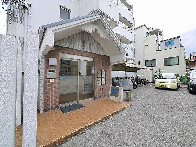 アネックス富雄のエントランス|建物の内部です