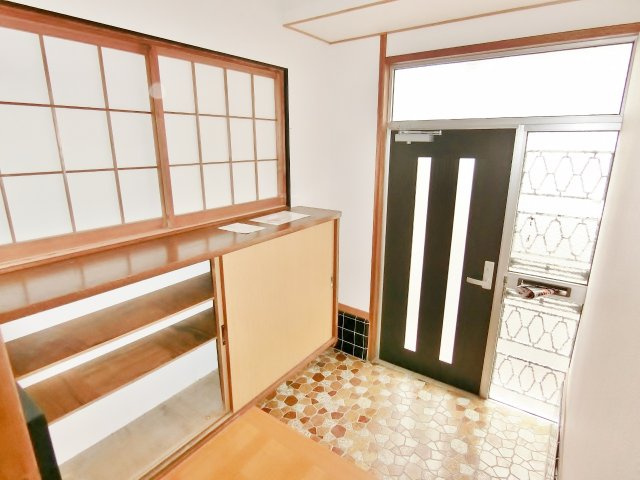 下永吉貸家の玄関