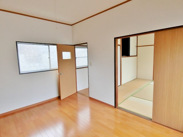 下永吉貸家の洋室