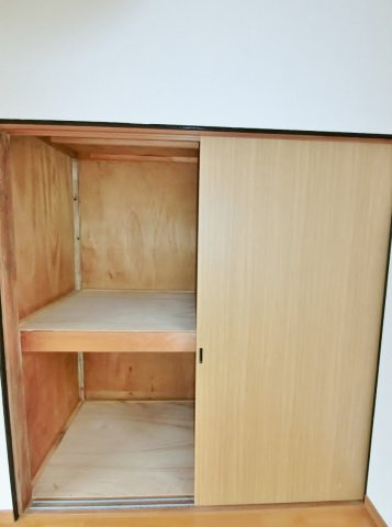 下永吉貸家の収納