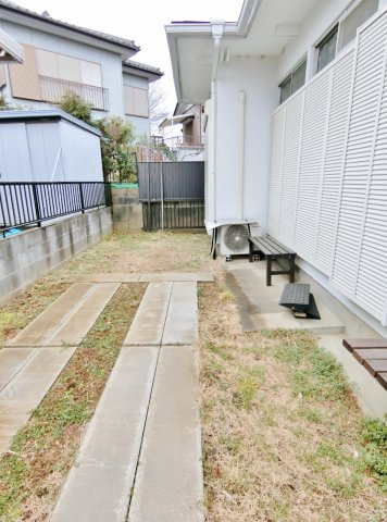 下永吉貸家の庭
