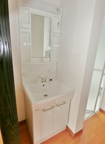 下永吉貸家の独立洗面台