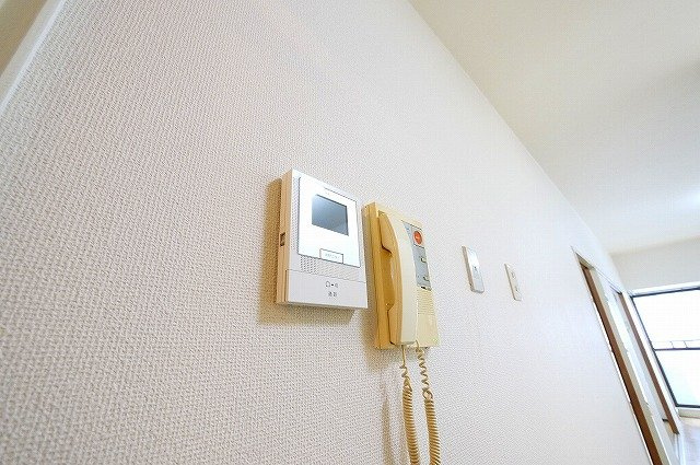 キャピタル新大宮のセキュリティ|安心のモニターホン付きインターホンです