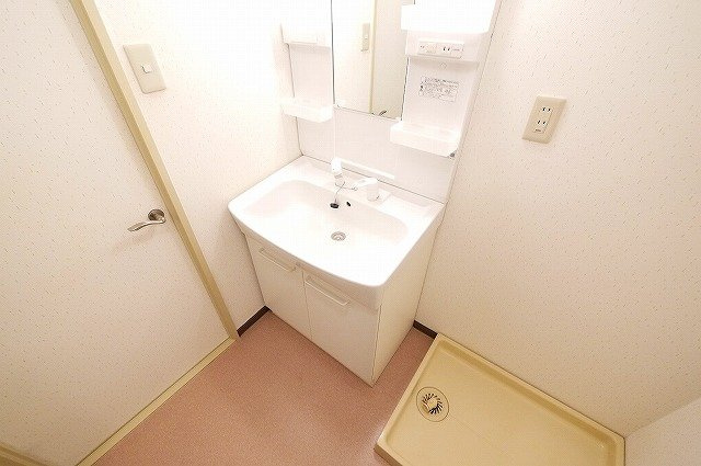 キャピタル新大宮の洗面所|使いやすい洗面所です