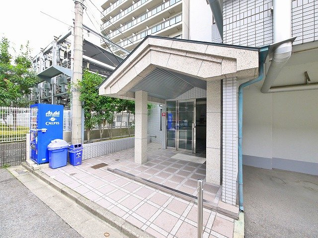キャピタル新大宮のエントランス|マンションの顔であるキレイなエントランスです