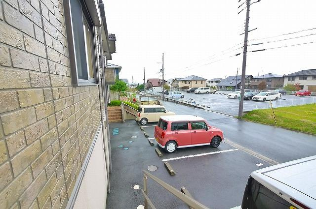 プレミール　クニミAの駐車場|駐車場があるので、車を買う予定の方も安心です