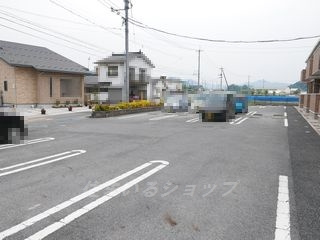 安芸高田市吉田町山手のアパートの駐車場