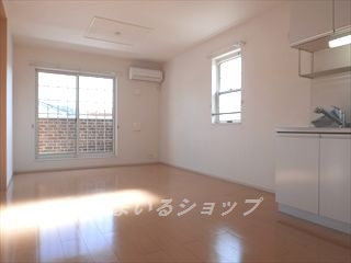 安芸高田市吉田町山手のアパートの居間・リビング|エアコン付き