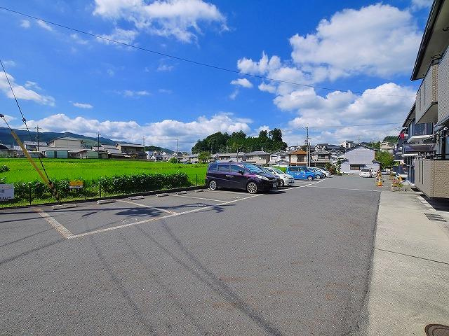 アネシス　Ｃ棟の駐車場|駐車場があります