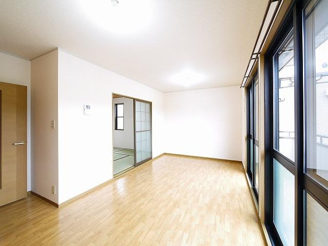 アネシス　Ｃ棟の居間・リビング|ゆったりとした居間です