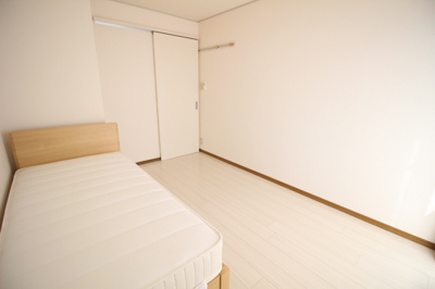 【寝室】 | セシル豊浜 | 落ち着いて過ごせるお部屋なので、寝室にいかがでしょうか