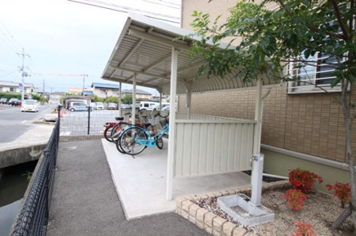 【駐車場】 | アムールカーサ | 駐輪場です