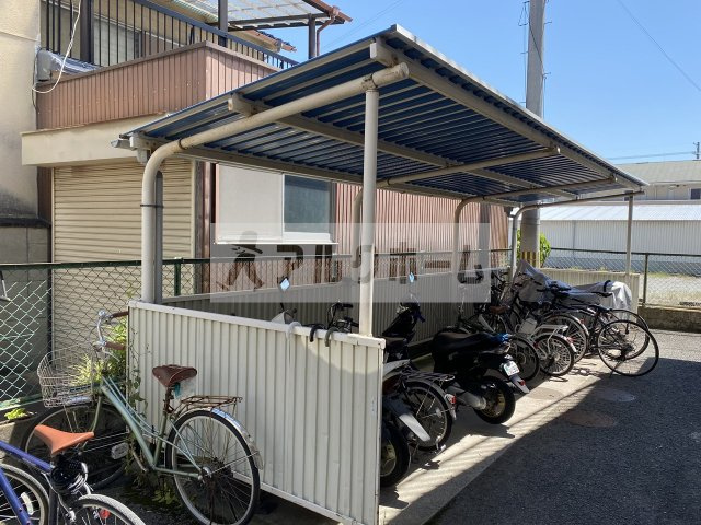 JPアパートメント柏原のその他共用部分|JPアパートメント柏原　自転車置き場