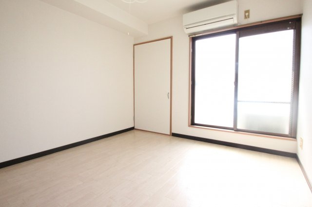 メゾンモアの洋室