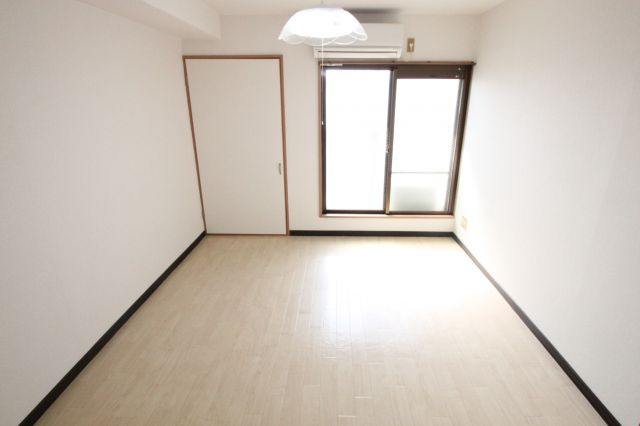 メゾンモアの洋室