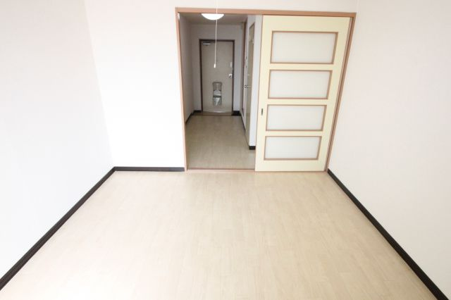 メゾンモアの洋室