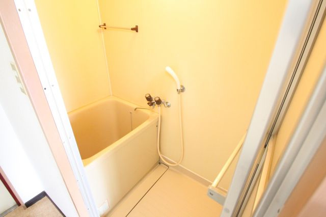 メゾンモアの浴室