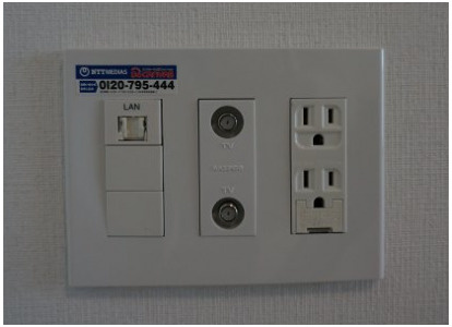 【設備】 | LA MIA CASA | マルチコンセントで電源等が1か所にまとまるのでスッキリ！