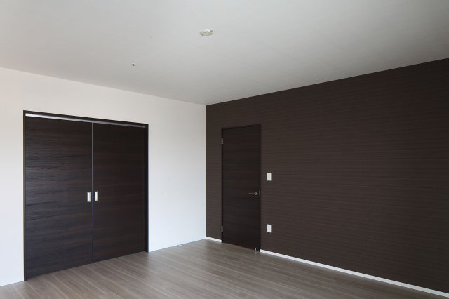 【寝室】 | LA MIA CASA | MBRは1面アクセントクロスで落ち着いた空間を演出しています