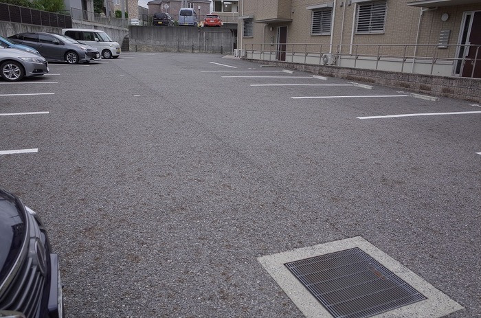 ルミエール新道の駐車場