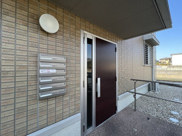 ルミエール新道のエントランス