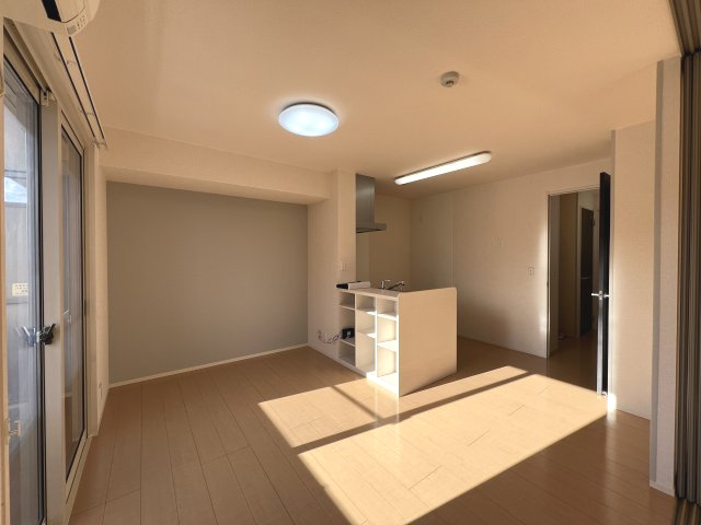 ルミエール新道の居間・リビング|9.75帖のリビングです。