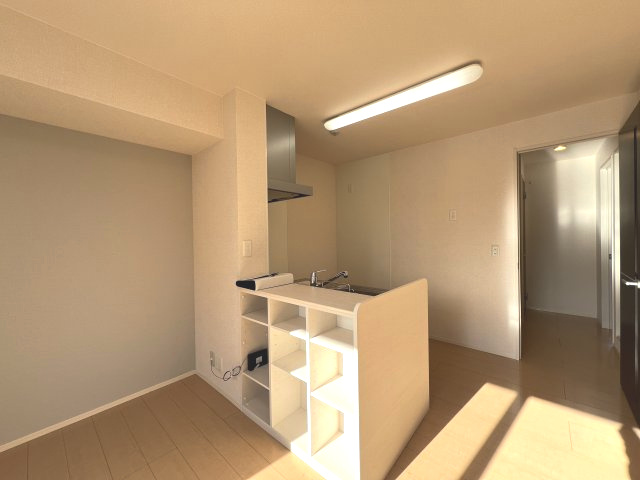 ルミエール新道のキッチン|カウンターキッチン壁面収納付