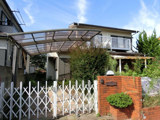 八千代市大和田　中古戸建の外観|カーポート付き駐車場です。