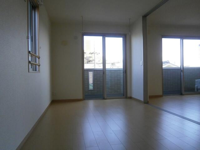 ファミール21の外観