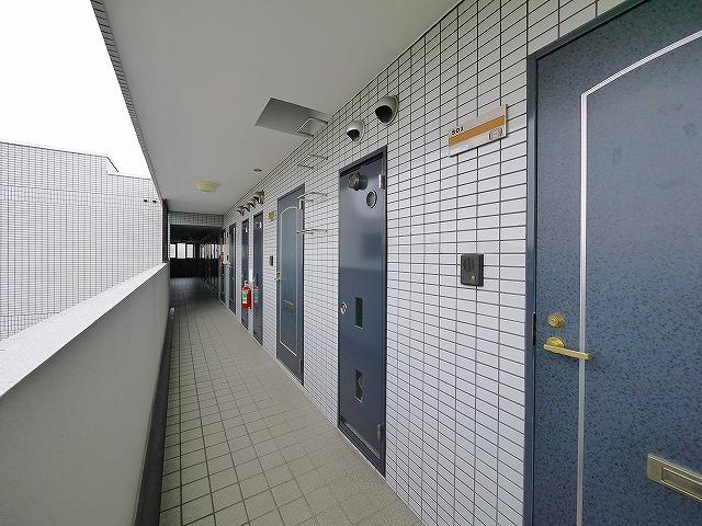 グランシャリオ生駒のその他共用部分|共有の廊下です
