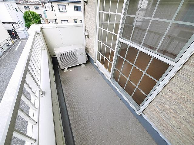 コモドビラⅧのバルコニー|外からの目が気にならないバルコニーで洗濯物が干せます