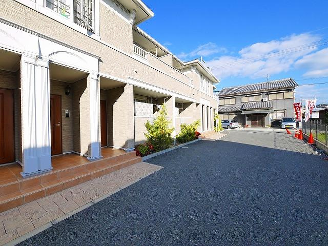 コモドビラⅧのエントランス|ゆとりのあるエントランスです