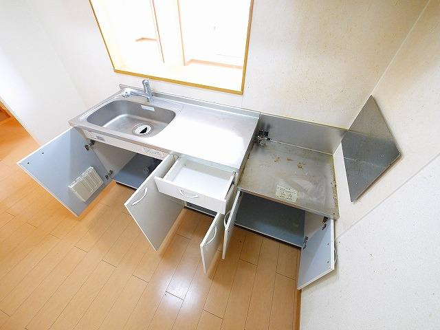 コモドビラⅧのキッチン|お料理しやすいキッチンです