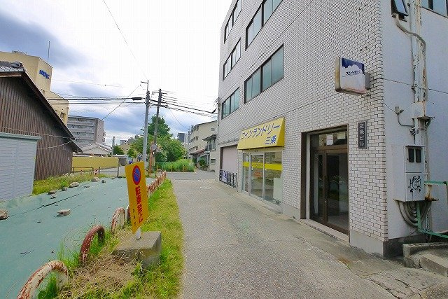 三条ビルのその他共用部分|閑静な住宅地です。