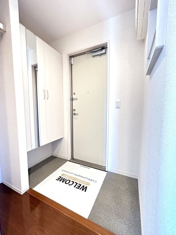 オーベル向中野Bの玄関