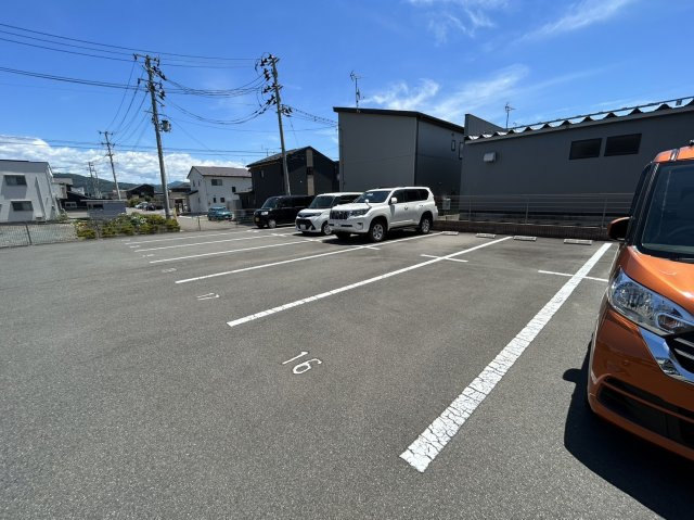 オーベル向中野Bの駐車場