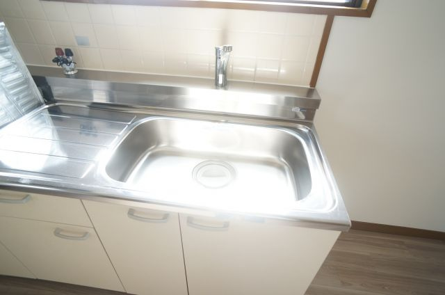 シャルムオーリンⅠのキッチン|キッチン蛇口はお湯の温度調整のしやすいシングルレバーですよ！