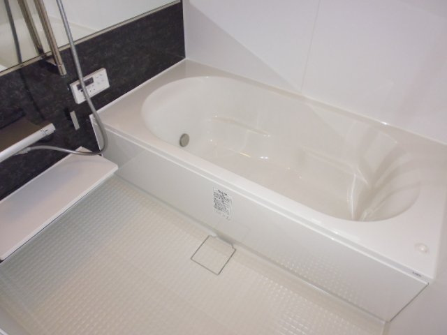 ラルーチェの浴室|追い焚きバス（一坪）