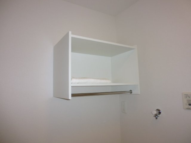 ラルーチェの洗面所|洗濯機置き場上部棚