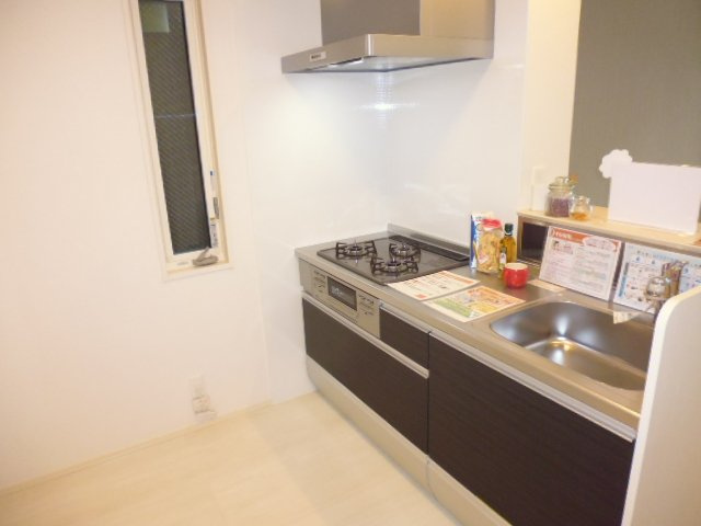 ラルーチェのキッチン|３口ガスコンロ付き