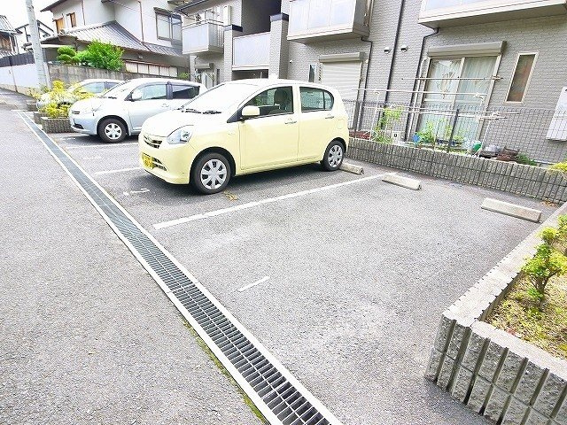パークハイム（不審ヶ辻子町）の駐車場|駐車スペースもあります