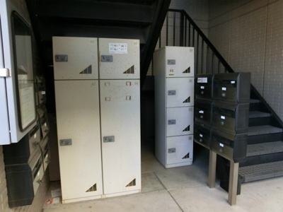 【その他共用部分】 | Ｋ´ＳシャンブルⅥ | 階段横には宅配ボックスがあって何かと便利