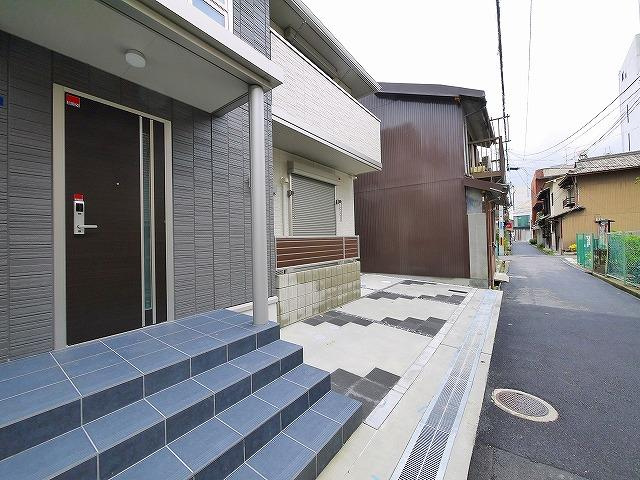 生駒本町戸建　1番館のエントランス|建物の外部です
