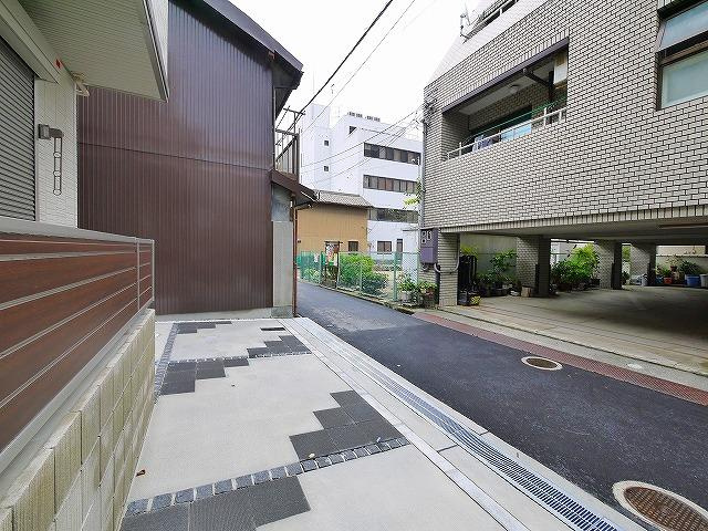 生駒本町戸建　1番館の駐車場|駐車場完備です