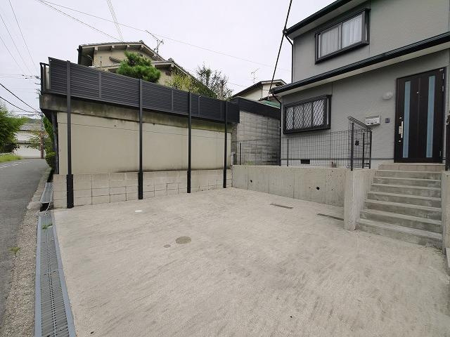 春日苑テラスハウスの駐車場