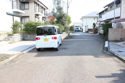 【前面道路含む現地写真】 | 大津市仰木の里６丁目1-12　中古戸建